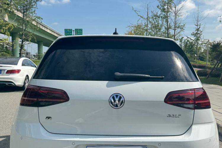 Used Volkswagen Golf 2017 2.0TSI R Exterior 2