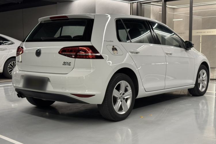 Used Volkswagen Golf 2017 230TSI Automatic Comfort Edition – Celebrating Milestone of One Million Units Exterior 2