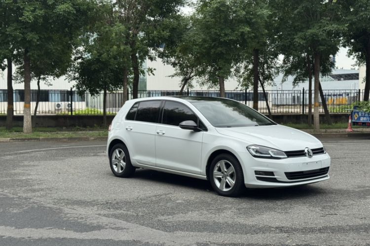 Used Volkswagen Golf 2017 1.6L Automatic Comfort Million-Vehicle Anniversary Edition Exterior 2