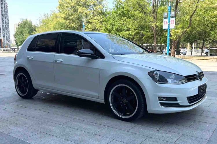 Used Volkswagen Golf 2017 1.6L Automatic Comfort Million-Vehicle Anniversary Edition Exterior 2