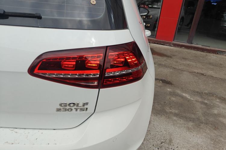 Used Volkswagen Golf 2017 230TSI Automatic Comfort Edition – Celebrating Milestone of One Million Units Exterior 3