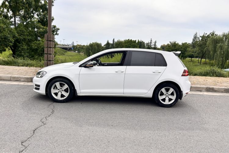 Used Volkswagen Golf 2017 1.6L Automatic Comfort Million-Vehicle Anniversary Edition Exterior 3