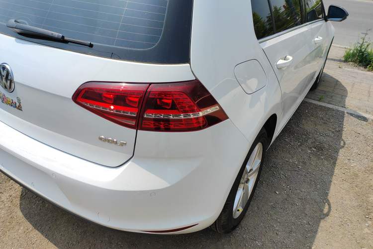Used Volkswagen Golf 2017 1.6L Automatic Comfort Million-Vehicle Anniversary Edition Exterior 3