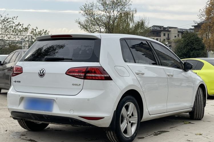 Used Volkswagen Golf 2017 1.6L Automatic Comfort Million-Vehicle Anniversary Edition Exterior 3