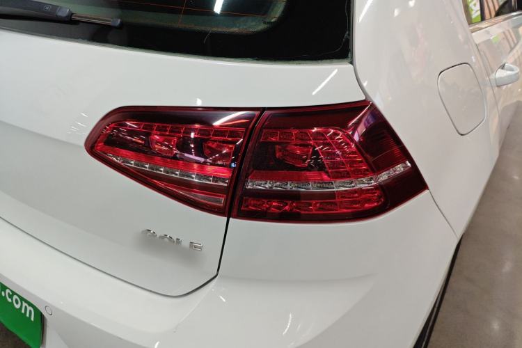 Used Volkswagen Golf 2017 230TSI Automatic Comfort Edition – Celebrating Milestone of One Million Units Exterior 3