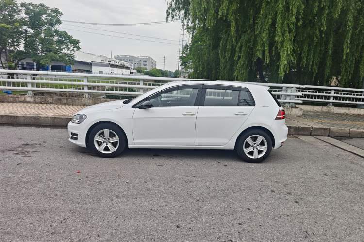 Used Volkswagen Golf 2017 230TSI Automatic Comfort Edition – Celebrating Milestone of One Million Units Exterior 3