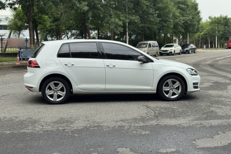 Used Volkswagen Golf 2017 1.6L Automatic Comfort Million-Vehicle Anniversary Edition Exterior 3