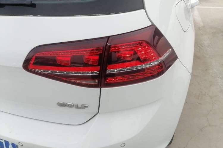 Used Volkswagen Golf 2017 1.6L Automatic Comfort Million-Vehicle Anniversary Edition Exterior 3