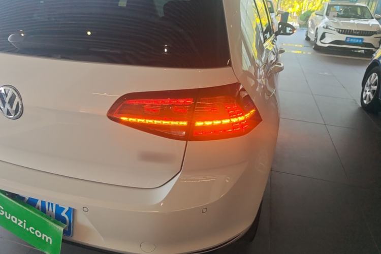 Used Volkswagen Golf 2017 1.6L Automatic Comfort Million-Vehicle Anniversary Edition Exterior 3