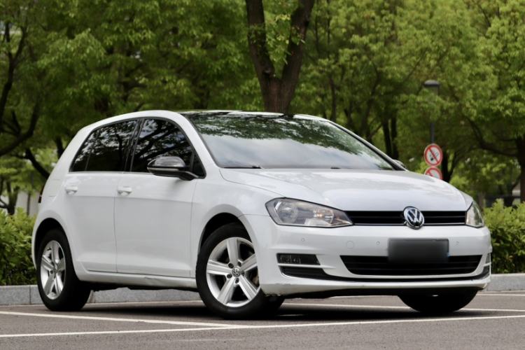 Used Volkswagen Golf 2017 1.6L Automatic Comfort Million-Vehicle Anniversary Edition Exterior 3
