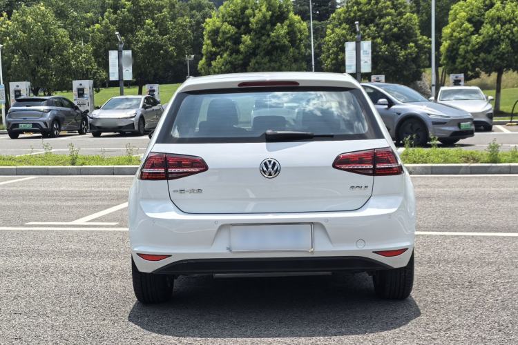 Used Volkswagen Golf 2017 1.6L Automatic Comfort Million-Vehicle Anniversary Edition Exterior 4