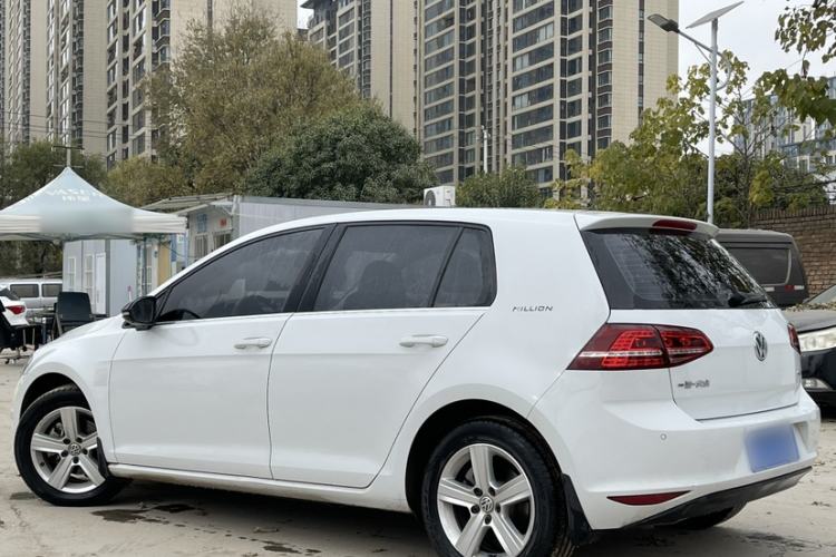 Used Volkswagen Golf 2017 1.6L Automatic Comfort Million-Vehicle Anniversary Edition Exterior 4