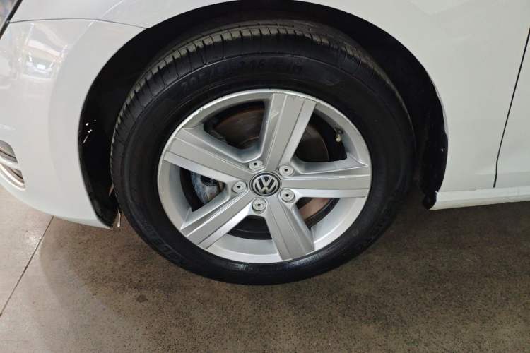 Used Volkswagen Golf 2017 230TSI Automatic Comfort Edition – Celebrating Milestone of One Million Units Exterior 4