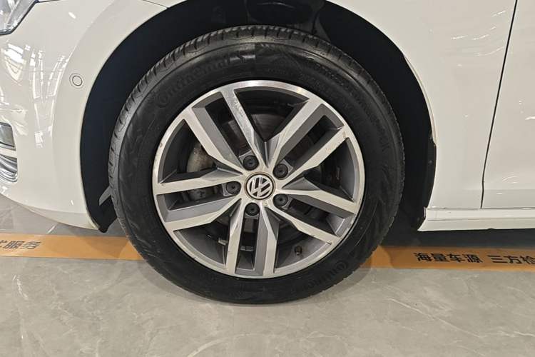 Used Volkswagen Golf 2017 230TSI Automatic Luxury Million-Vehicle Commemorative Edition Exterior 4