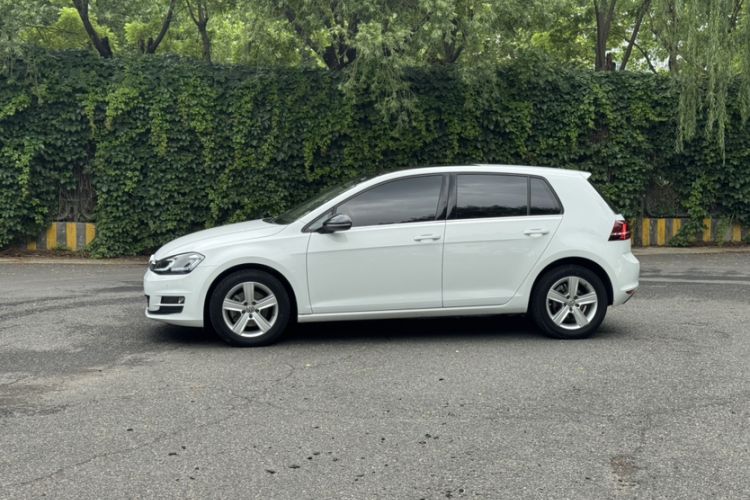 Used Volkswagen Golf 2017 1.6L Automatic Comfort Million-Vehicle Anniversary Edition Exterior 4