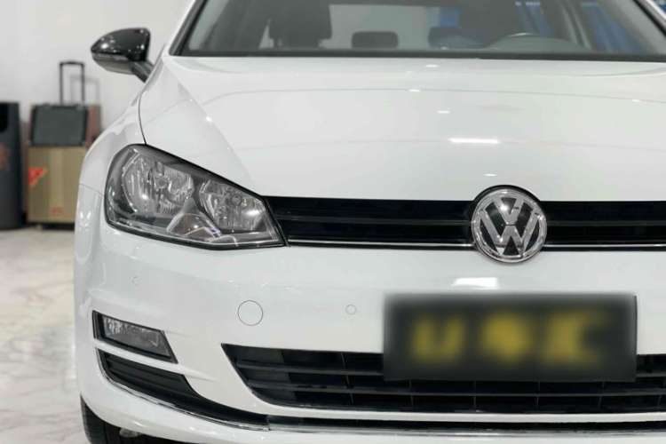 Used Volkswagen Golf 2017 1.6L Automatic Comfort Million-Vehicle Anniversary Edition Exterior 4