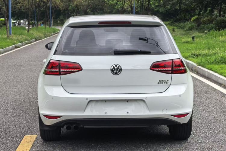 Used Volkswagen Golf 2017 230TSI Automatic Luxury Million-Vehicle Commemorative Edition Exterior 5