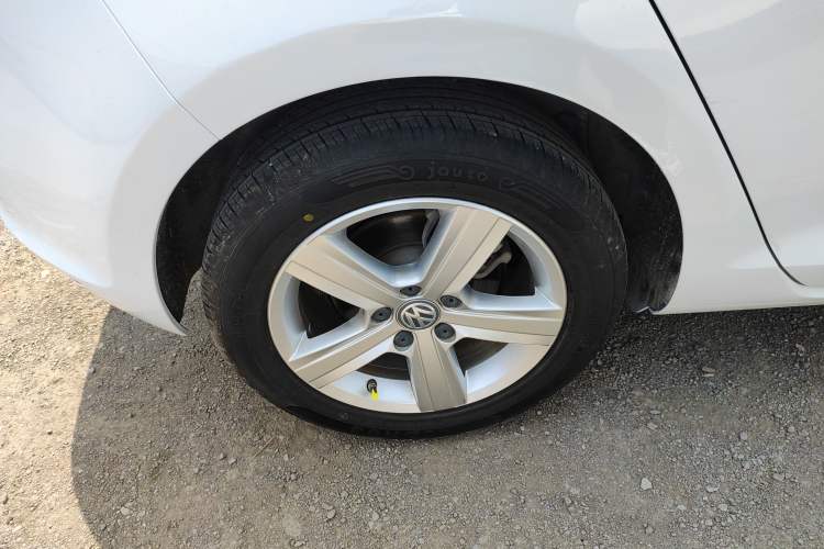 Used Volkswagen Golf 2017 1.6L Automatic Comfort Million-Vehicle Anniversary Edition Exterior 5