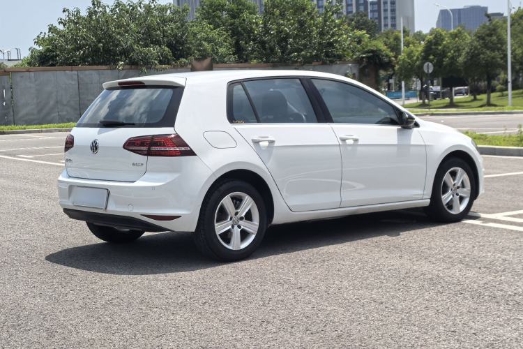 Used Volkswagen Golf 2017 1.6L Automatic Comfort Million-Vehicle Anniversary Edition Exterior 5