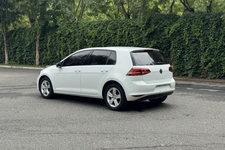Used Volkswagen Golf 2017 1.6L Automatic Comfort Million-Vehicle Anniversary Edition Exterior 5