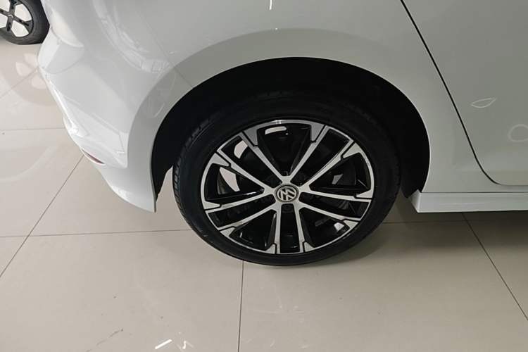Used Volkswagen Golf 2017 280TSI Automatic R-Line Million-Vehicle Commemorative Edition Exterior 5