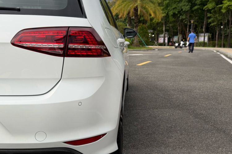 Used Volkswagen Golf 2017 280TSI Automatic R-Line Million-Vehicle Commemorative Edition Exterior 5
