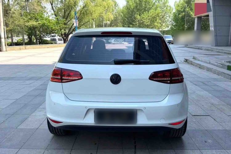 Used Volkswagen Golf 2017 1.6L Automatic Comfort Million-Vehicle Anniversary Edition Exterior 6