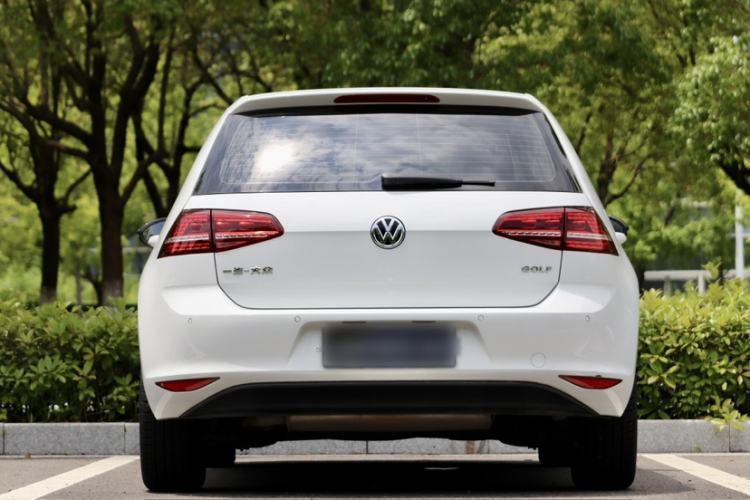 Used Volkswagen Golf 2017 1.6L Automatic Comfort Million-Vehicle Anniversary Edition Exterior 6