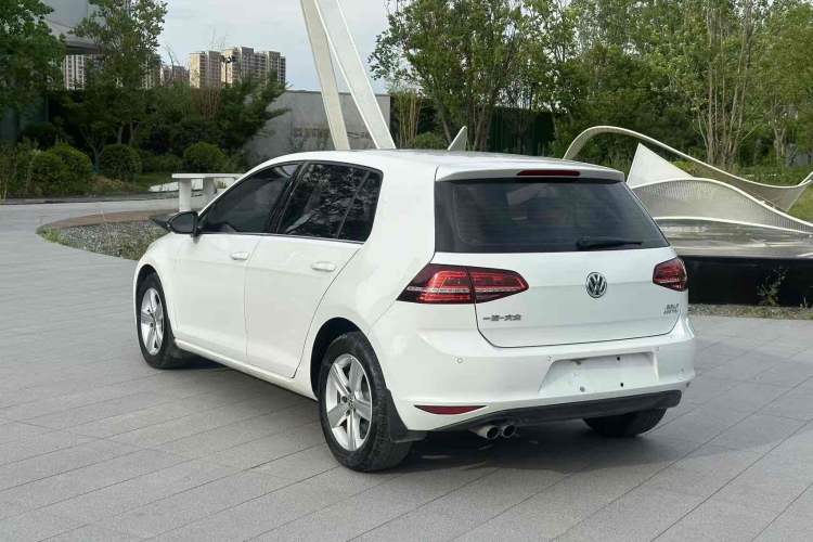 Used Volkswagen Golf 2017 230TSI Automatic Comfort Edition – Celebrating Milestone of One Million Units Exterior 6