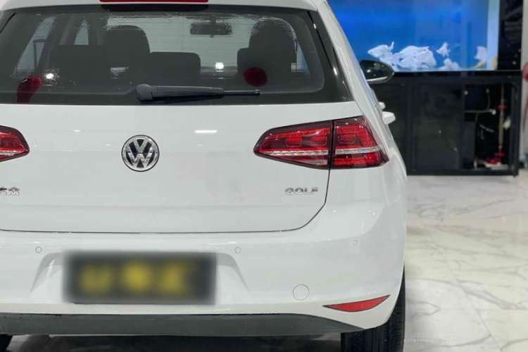 Used Volkswagen Golf 2017 1.6L Automatic Comfort Million-Vehicle Anniversary Edition Exterior 6