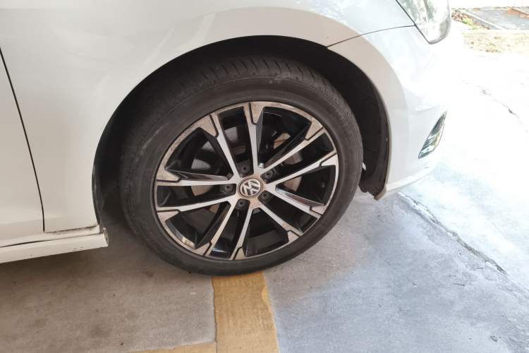 Used Volkswagen Golf 2017 280TSI Automatic R-Line Million-Vehicle Commemorative Edition Exterior 7