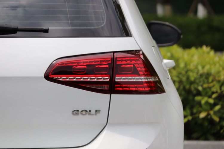 Used Volkswagen Golf 2017 1.6L Automatic Comfort Million-Vehicle Anniversary Edition Exterior 7