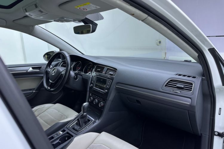 Used Volkswagen Golf 2017 230TSI Automatic Luxury Million-Vehicle Commemorative Edition Exterior 8
