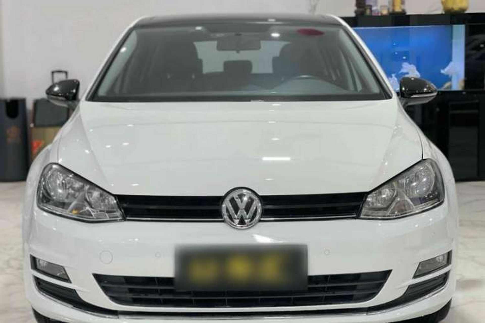 Used Volkswagen Golf 2017 1.6L Automatic Comfort Million-Vehicle Anniversary Edition Exterior 8