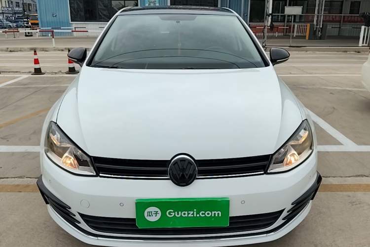 Used Volkswagen Golf 2017 1.6L Automatic Comfort Million-Vehicle Anniversary Edition Front