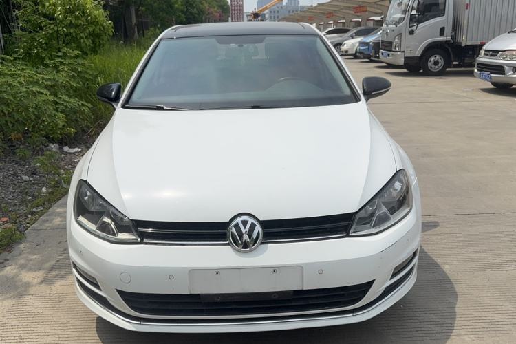 Used Volkswagen Golf 2017 1.6L Automatic Comfort Million-Vehicle Anniversary Edition Front