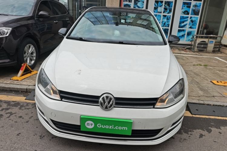Used Volkswagen Golf 2017 1.6L Automatic Comfort Million-Vehicle Anniversary Edition Front