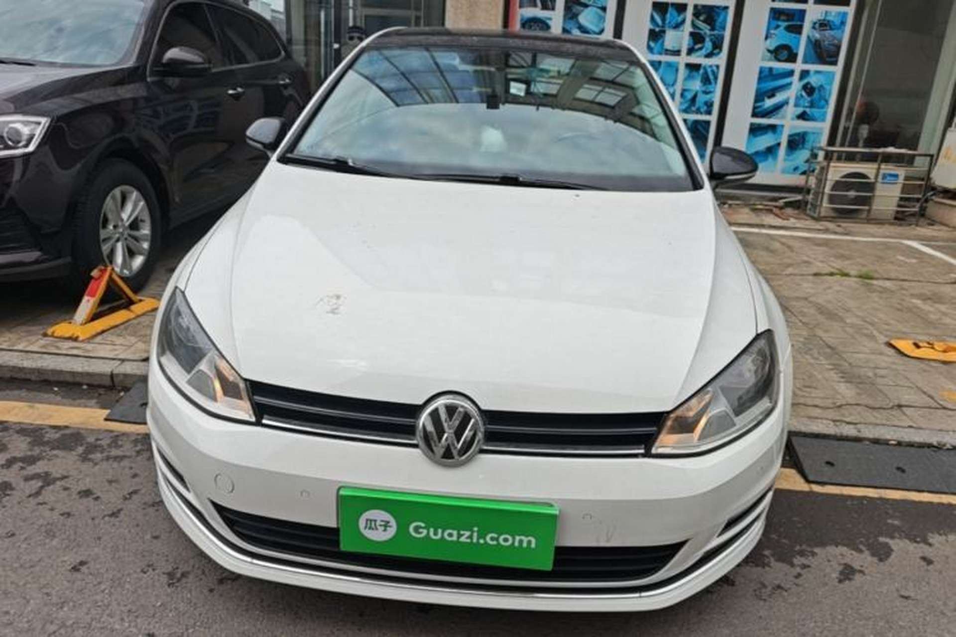 Used Volkswagen Golf 2017 1.6L Automatic Comfort Million-Vehicle Anniversary Edition Front