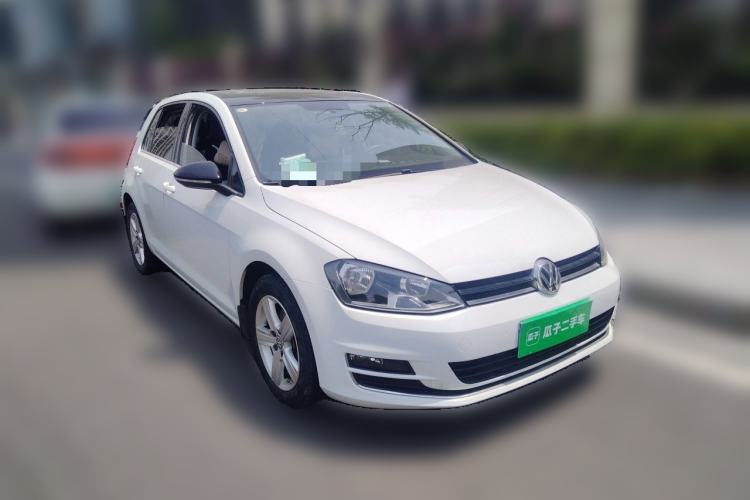 Used Volkswagen Golf 2017 1.6L Automatic Comfort Million-Vehicle Anniversary Edition Front Right 45 Deg
