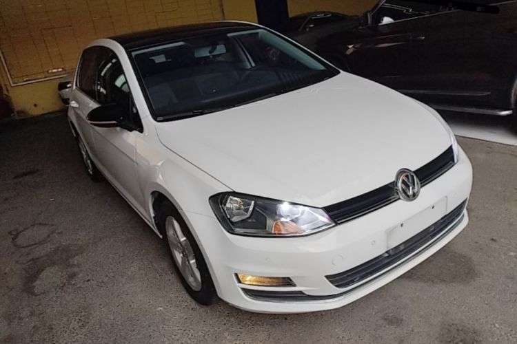 Used Volkswagen Golf 2017 230TSI Automatic Comfort Edition – Celebrating Milestone of One Million Units Front Right 45 Deg