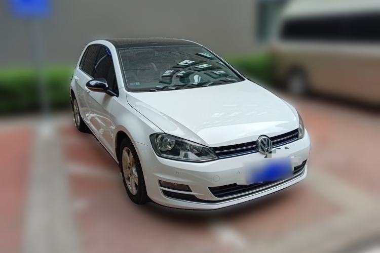 Used Volkswagen Golf 2017 230TSI Automatic Comfort Edition – Celebrating Milestone of One Million Units Front Right 45 Deg