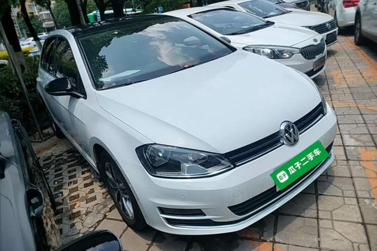 Used Volkswagen Golf 2017 230TSI Automatic Luxury Million-Vehicle Commemorative Edition Front Right 45 Deg