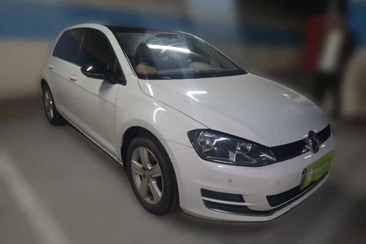 Used Volkswagen Golf 2017 1.6L Automatic Comfort Million-Vehicle Anniversary Edition Front Right 45 Deg