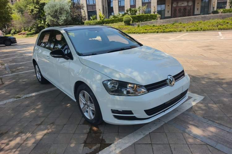 Used Volkswagen Golf 2017 230TSI Automatic Comfort Edition – Celebrating Milestone of One Million Units Front Right 45 Deg