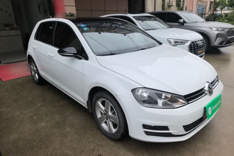 Used Volkswagen Golf 2017 230TSI Automatic Comfort Edition – Celebrating Milestone of One Million Units Front Right 45 Deg