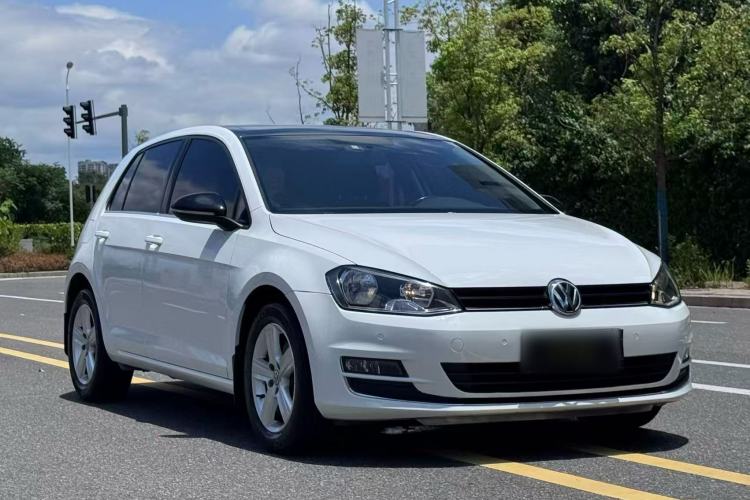 Used Volkswagen Golf 2017 1.6L Automatic Comfort Million-Vehicle Anniversary Edition Front Right 45 Deg