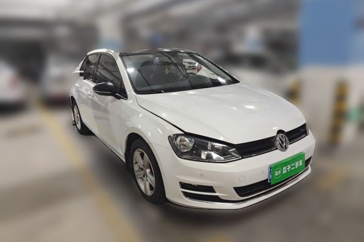 Used Volkswagen Golf 2017 1.6L Automatic Comfort Million-Vehicle Anniversary Edition Front Right 45 Deg