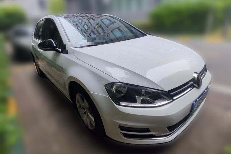 Used Volkswagen Golf 2017 1.6L Automatic Comfort Million-Vehicle Anniversary Edition Front Right 45 Deg