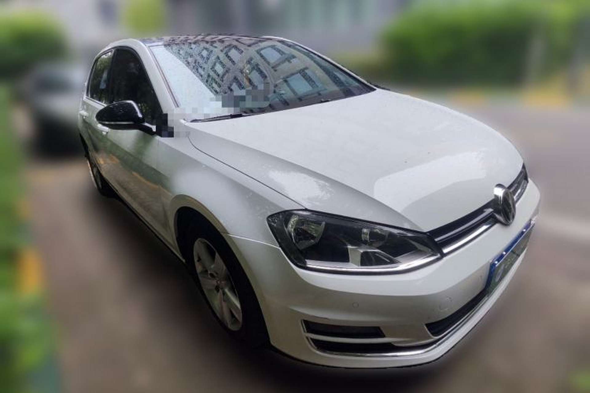 Used Volkswagen Golf 2017 1.6L Automatic Comfort Million-Vehicle Anniversary Edition Front Right 45 Deg