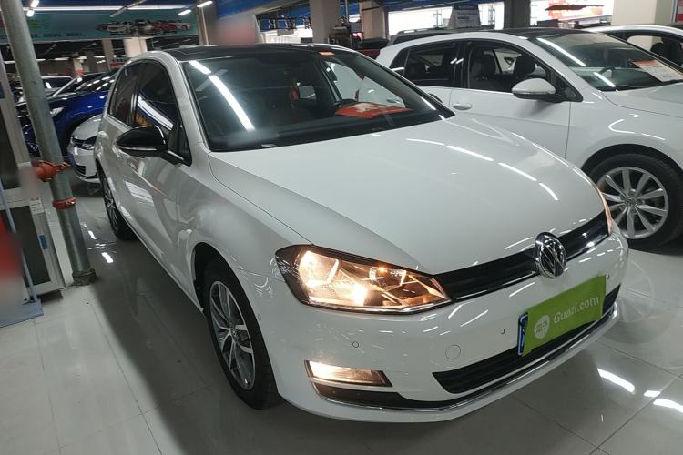 Used Volkswagen Golf 2017 230TSI Automatic Luxury Million-Vehicle Commemorative Edition Front Right 45 Deg